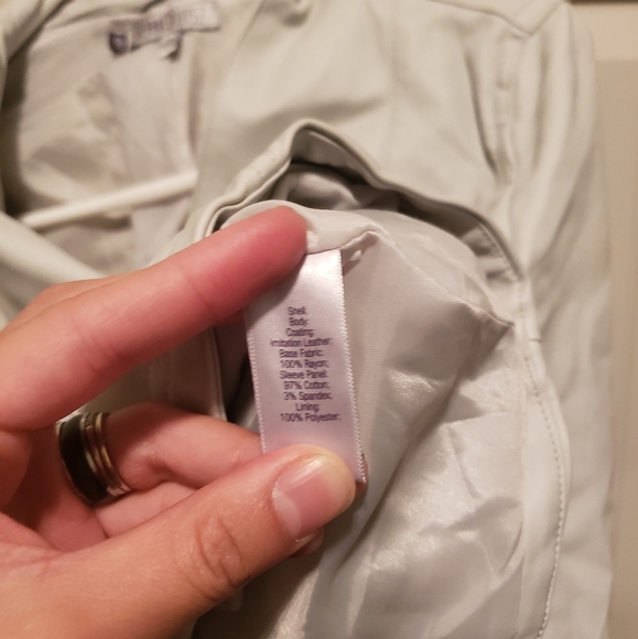 Jennifer Lopez light gray/silver jacket - Picture 4 of 6